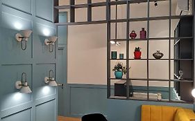 3 Rooms Hotel